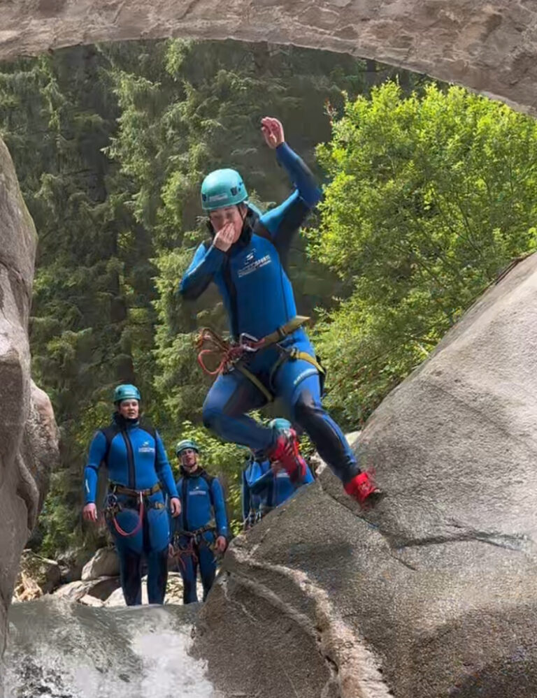 Sprung beim Canyoning, Girls Camp 2025