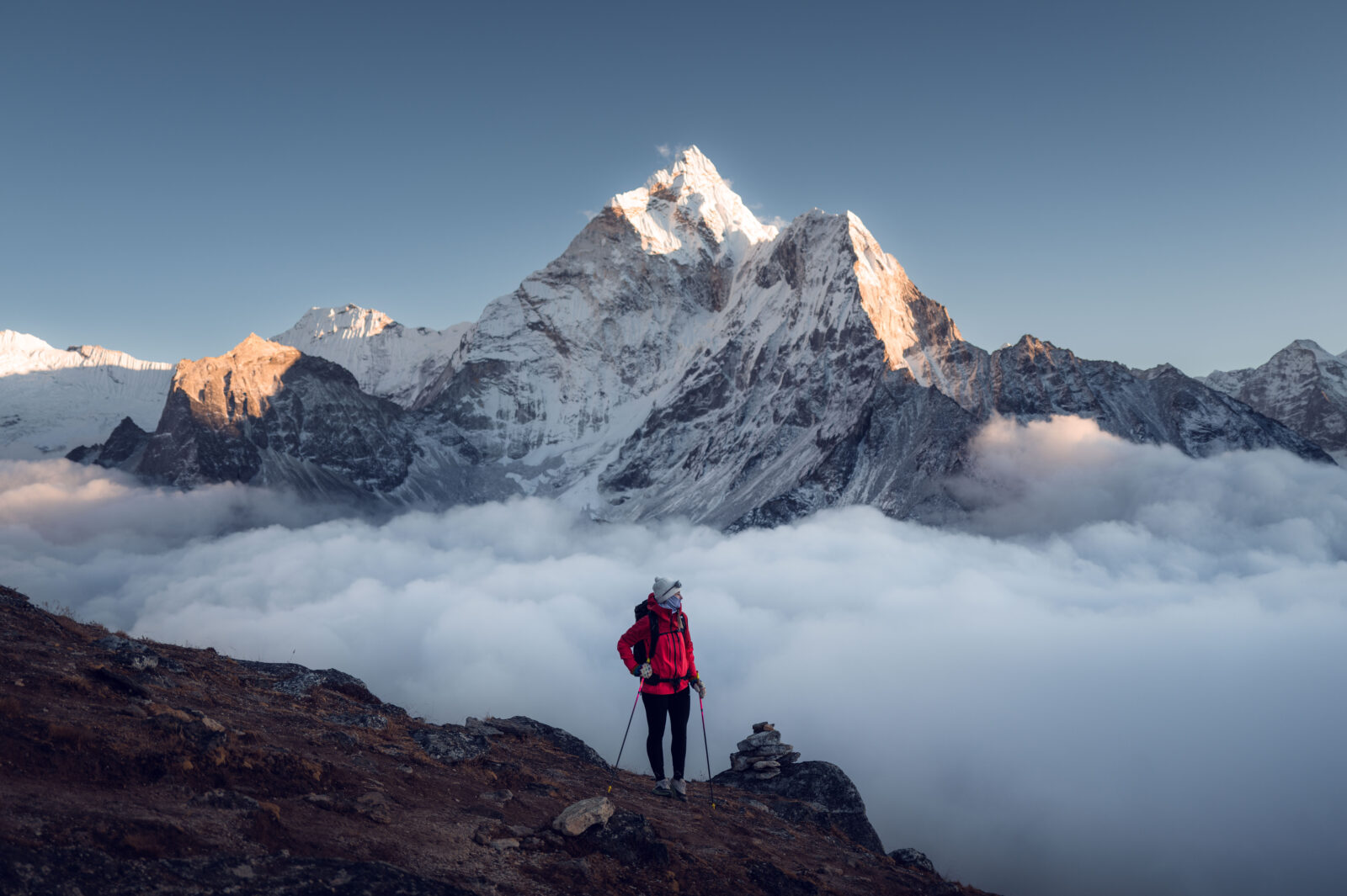Dingboche und Ama Dablam über dem Nebelmeer