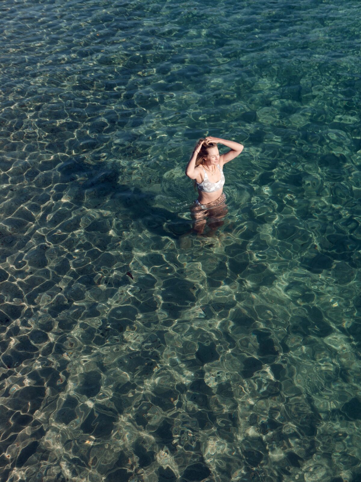 Leere Strände und Baden auf Korsika im April