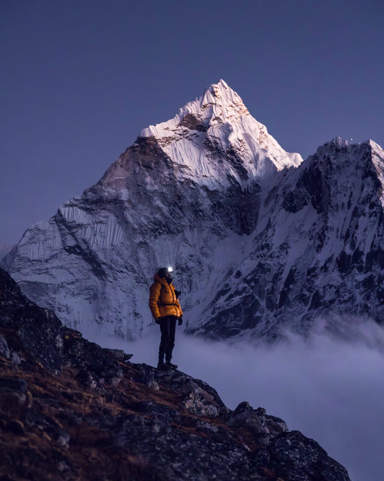 Dingboche und Ama Dablam über dem Nebelmeer
