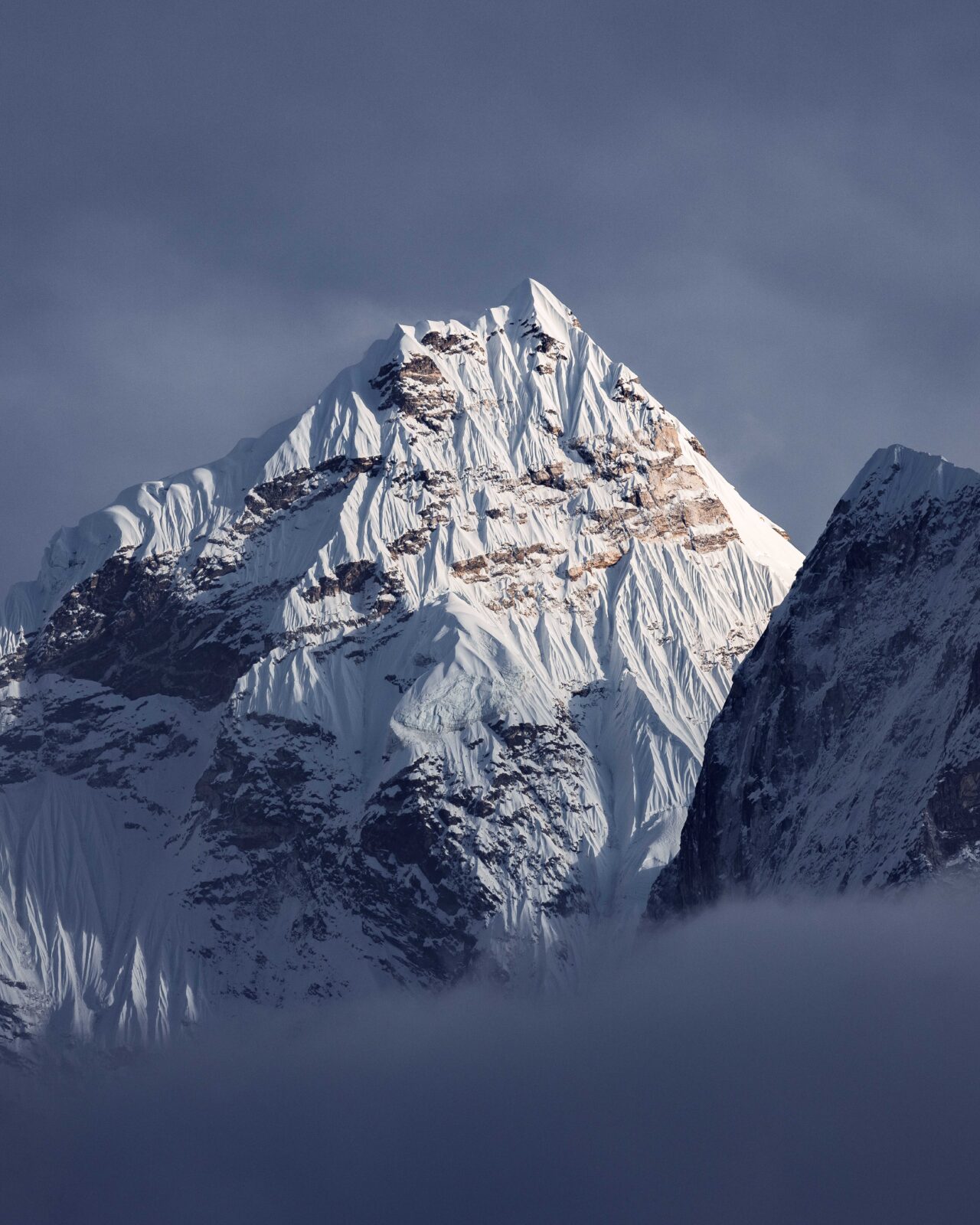 Dingboche und Ama Dablam über dem Nebelmeer
