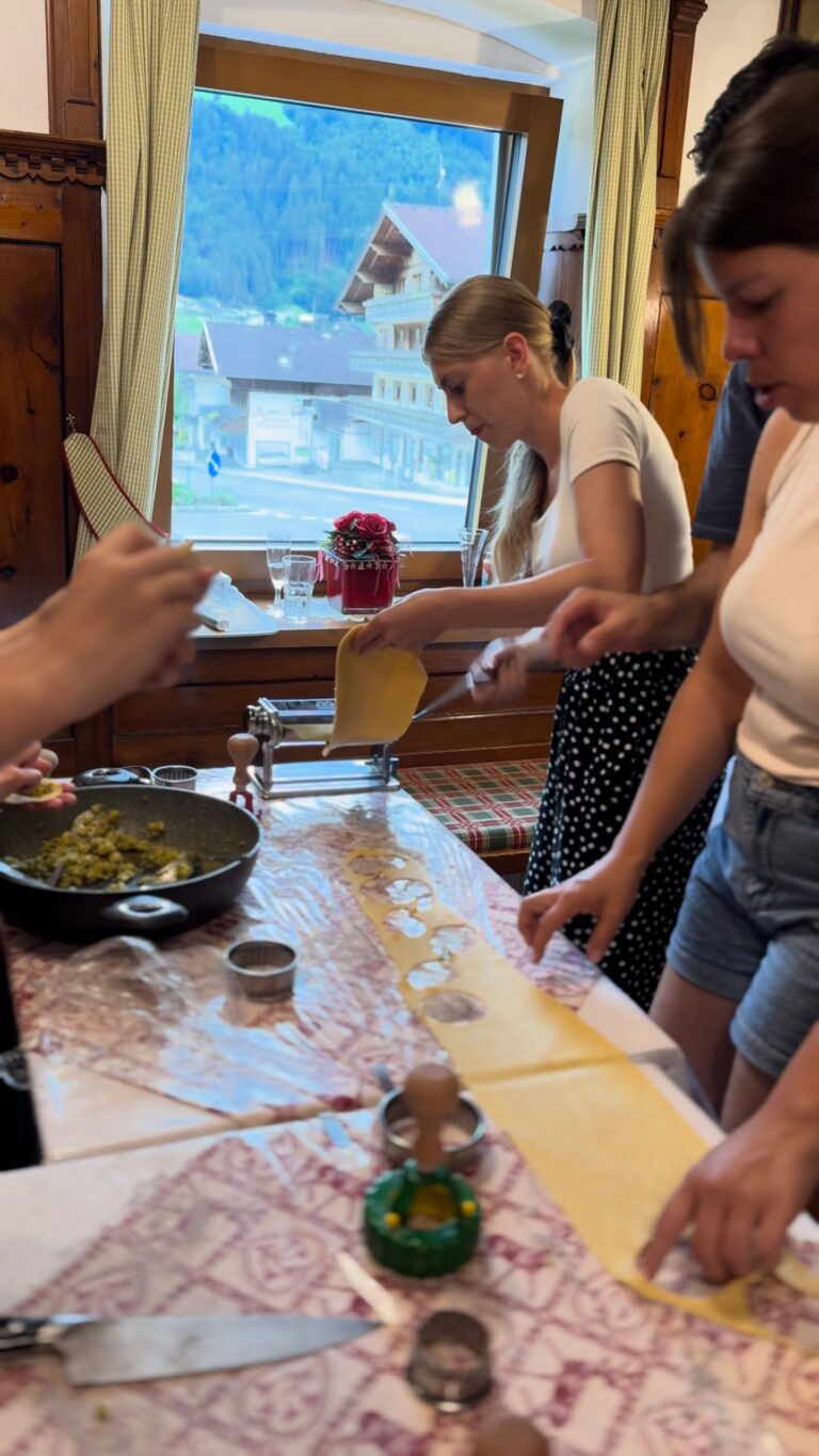 Gemeinsam kochen beim Girls Camp